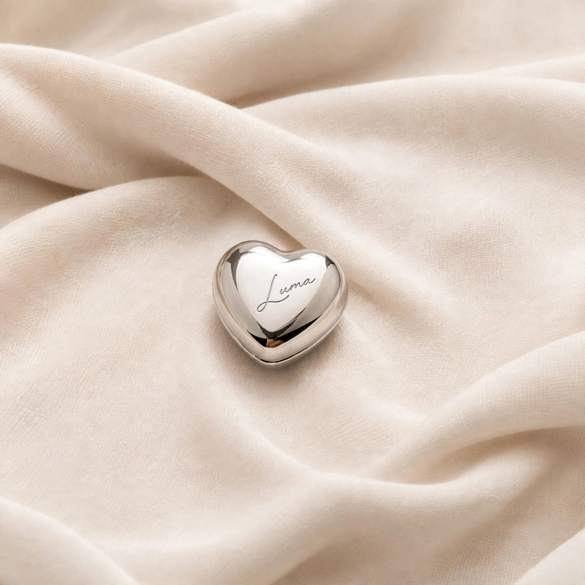 LUMA heart-shaped magnetic hijab pin in Bright Silver